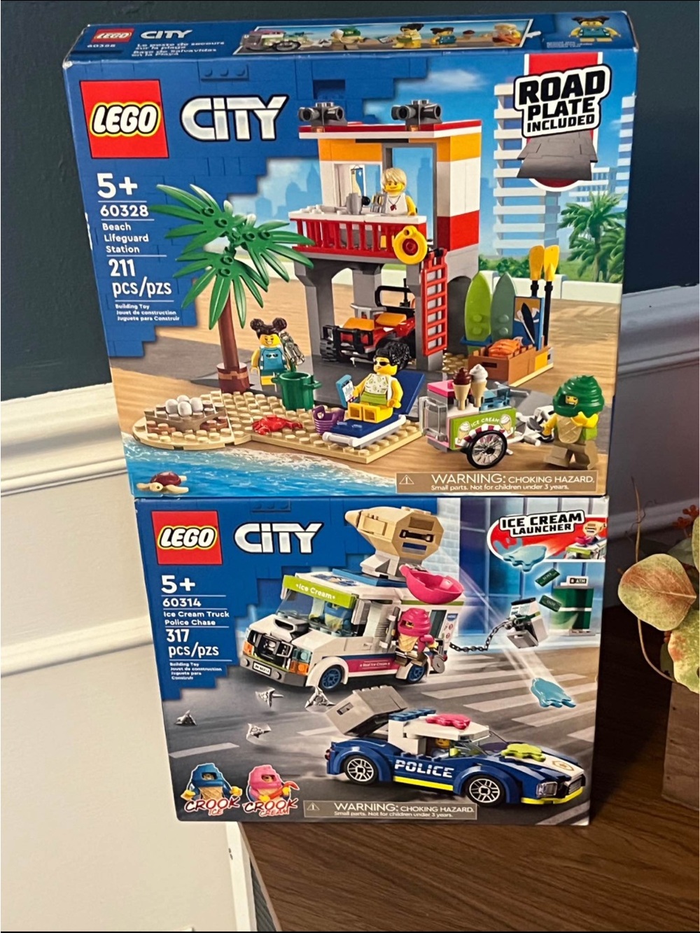 Lego City Blue Red White Beach Lifeguard Station & Ice Cream Truck Playsets
